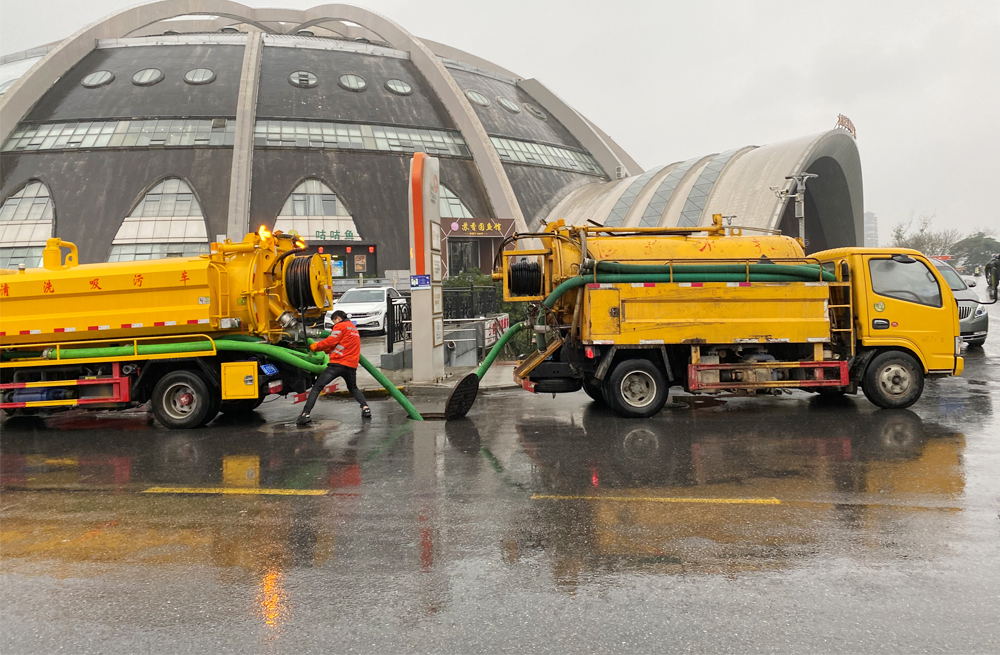 271锁三商场管道清淤