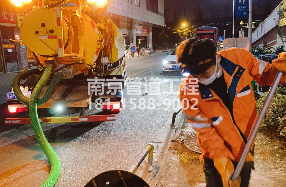312锁三夜间化粪池清理