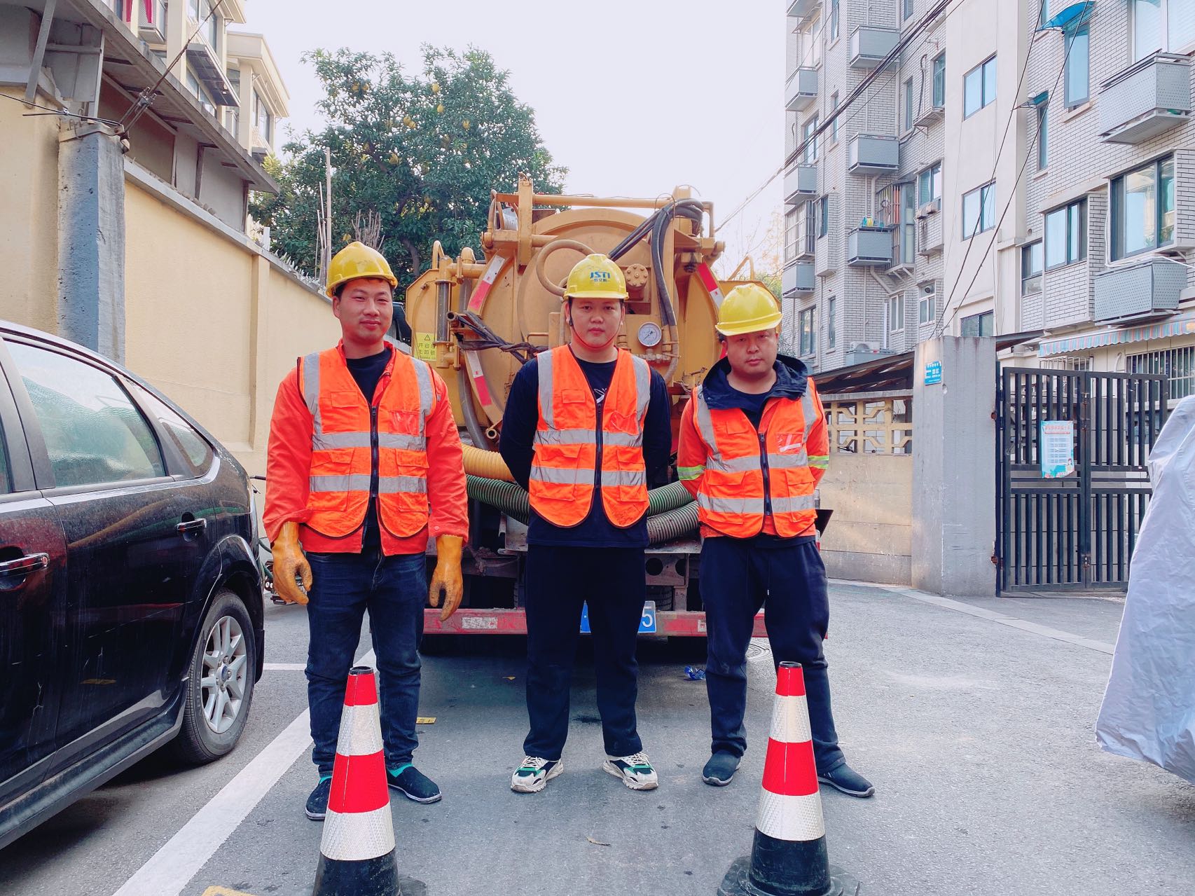 锁三南京某小区管道清淤检测施工