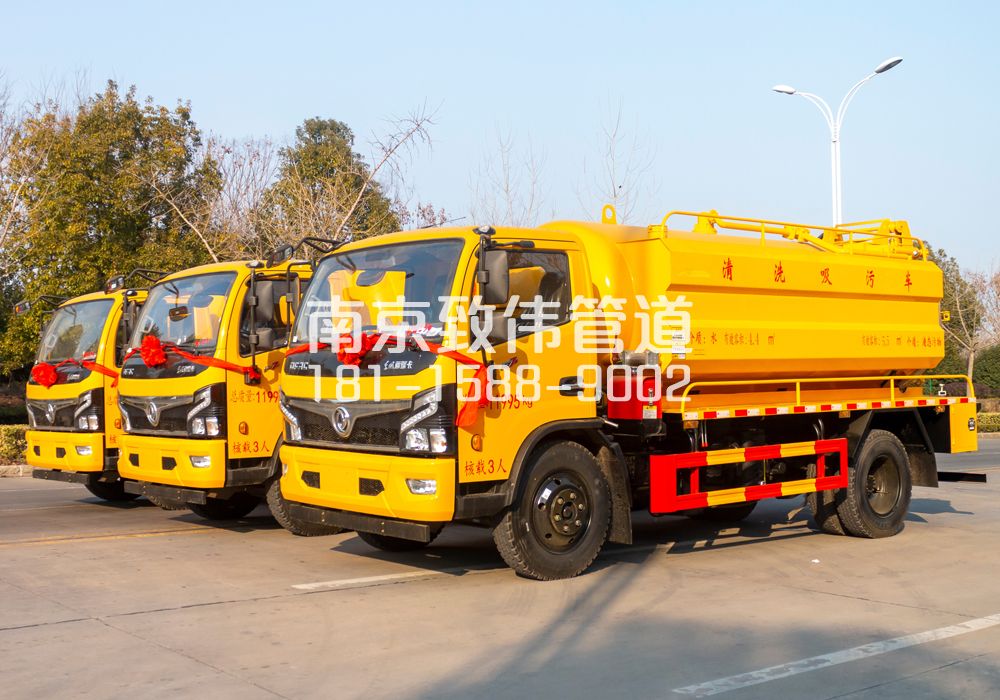 369锁三多利卡吸污车